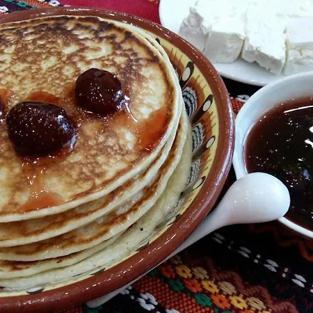 ловен дом и бар мечи кът *
